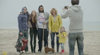 Famille sur la plage les dumas